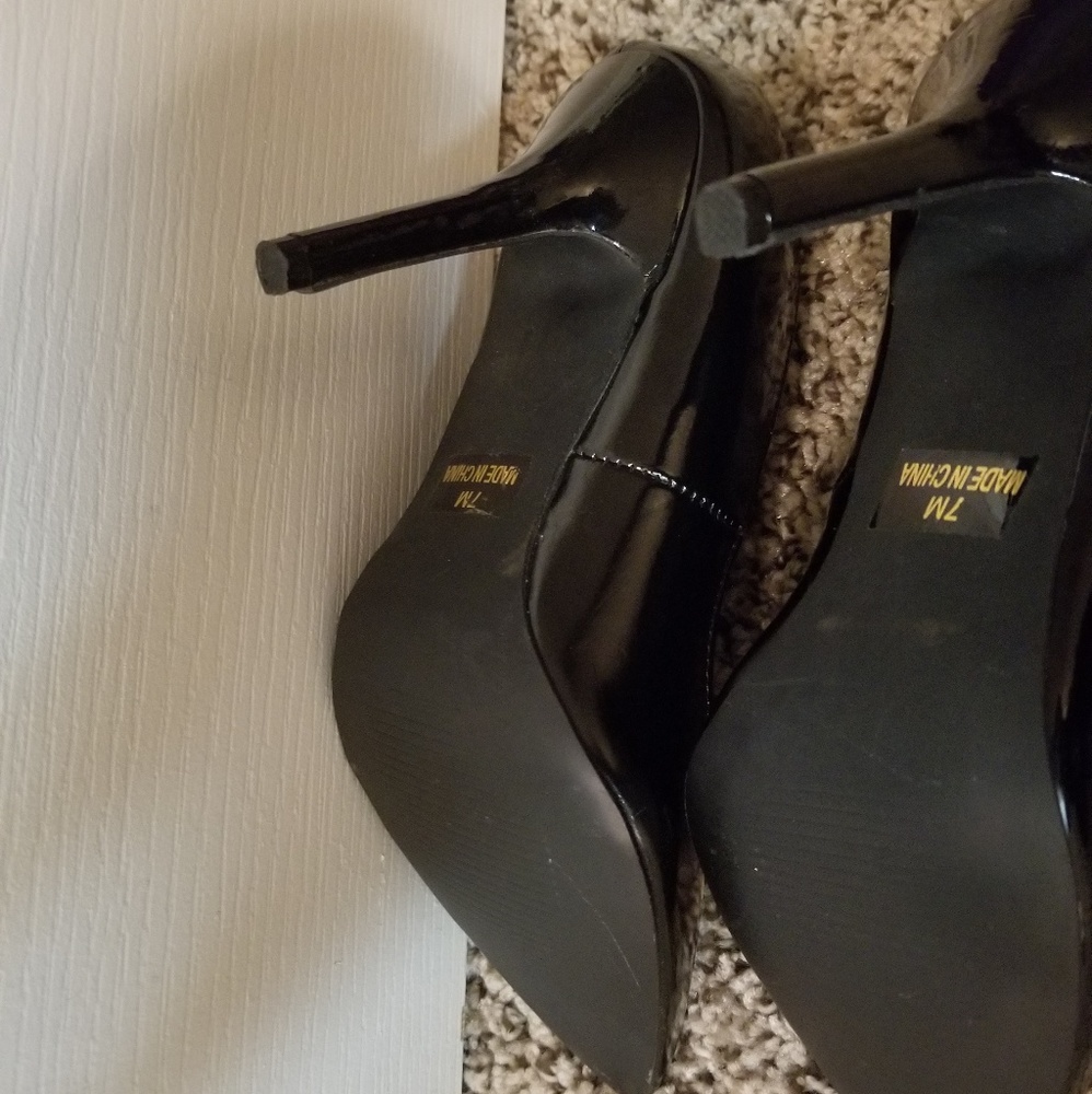 Shoes - Picture 3 of 4